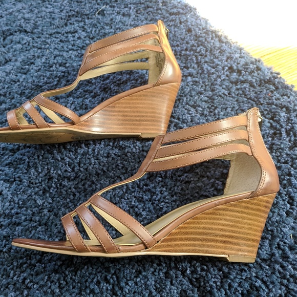 Bandolino Shoes - Brown Tan Strappy Wedges Wooden Detail at Heel